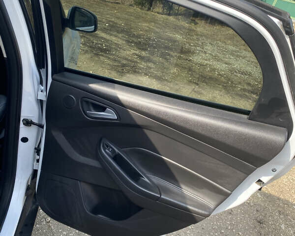 Белый Форд Фокус, объемом двигателя 0 л и пробегом 115 тыс. км за 7200 $, фото 10 на Automoto.ua