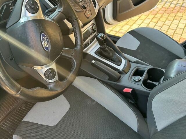 Белый Форд Фокус, объемом двигателя 1 л и пробегом 290 тыс. км за 4999 $, фото 4 на Automoto.ua