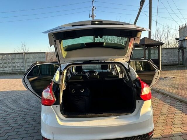 Белый Форд Фокус, объемом двигателя 1 л и пробегом 290 тыс. км за 4999 $, фото 14 на Automoto.ua