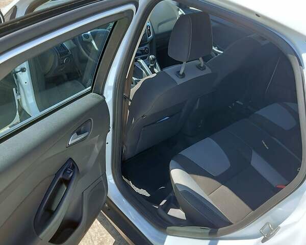 Белый Форд Фокус, объемом двигателя 1 л и пробегом 85 тыс. км за 6300 $, фото 15 на Automoto.ua