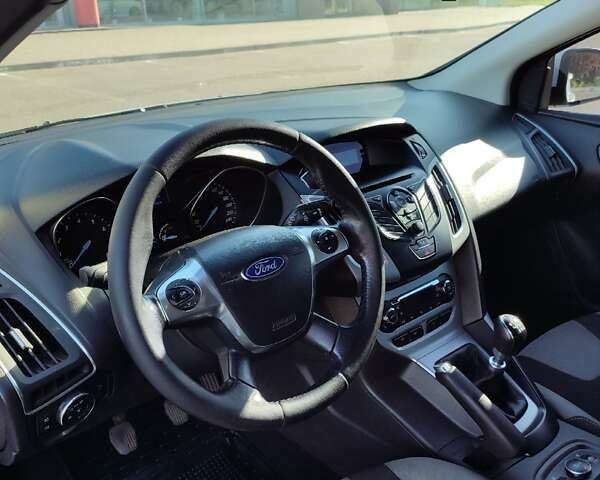 Белый Форд Фокус, объемом двигателя 1 л и пробегом 166 тыс. км за 6300 $, фото 6 на Automoto.ua