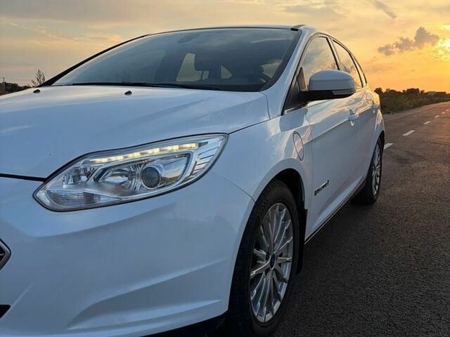 Білий Форд Фокус, об'ємом двигуна 0 л та пробігом 135 тис. км за 6500 $, фото 7 на Automoto.ua