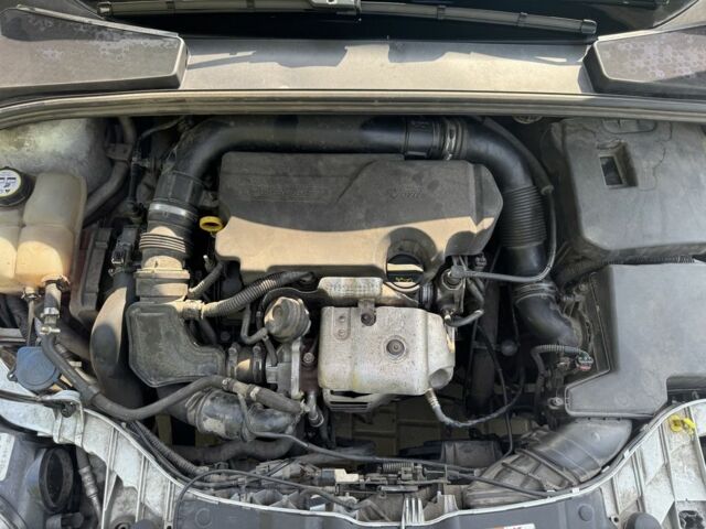 Белый Форд Фокус, объемом двигателя 1 л и пробегом 228 тыс. км за 6000 $, фото 10 на Automoto.ua