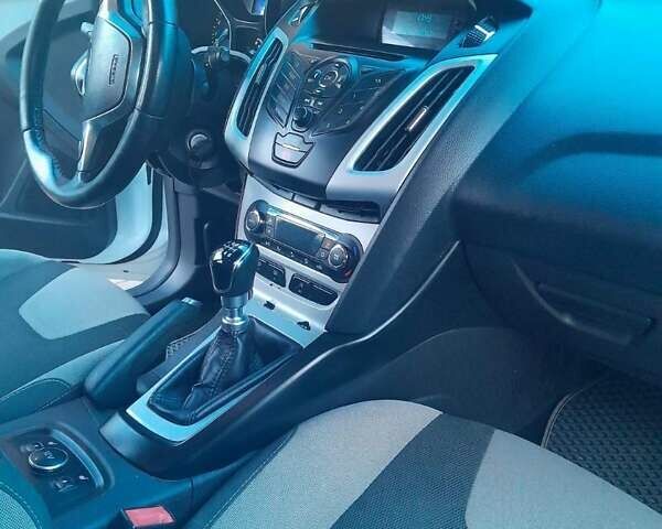 Білий Форд Фокус, об'ємом двигуна 1 л та пробігом 178 тис. км за 6500 $, фото 5 на Automoto.ua