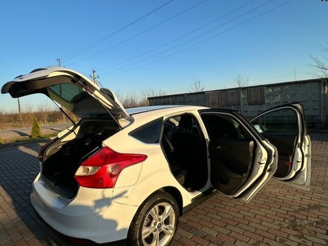 Белый Форд Фокус, объемом двигателя 1 л и пробегом 290 тыс. км за 4999 $, фото 13 на Automoto.ua