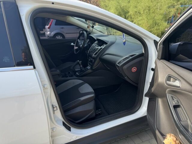 Белый Форд Фокус, объемом двигателя 1 л и пробегом 228 тыс. км за 6000 $, фото 8 на Automoto.ua