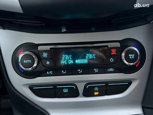 Форд Фокус 2013 в Львове на Automoto.ua Белый Форд Фокус, объемом двигателя 1 л и пробегом 290 тыс. км за 5490 $, фото 27 на Automoto.ua