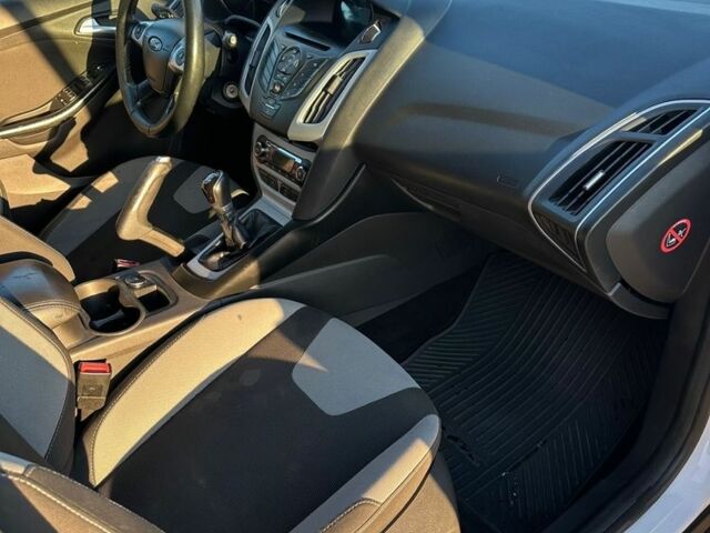 Белый Форд Фокус, объемом двигателя 1 л и пробегом 290 тыс. км за 4999 $, фото 5 на Automoto.ua