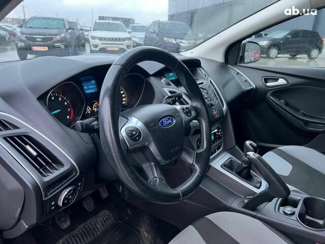 Форд Фокус 2013 в Львове на Automoto.ua Белый Форд Фокус, объемом двигателя 1 л и пробегом 290 тыс. км за 5490 $, фото 16 на Automoto.ua