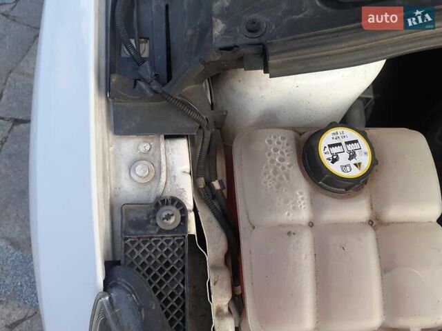 Белый Форд Фокус, объемом двигателя 1 л и пробегом 119 тыс. км за 7500 $, фото 8 на Automoto.ua