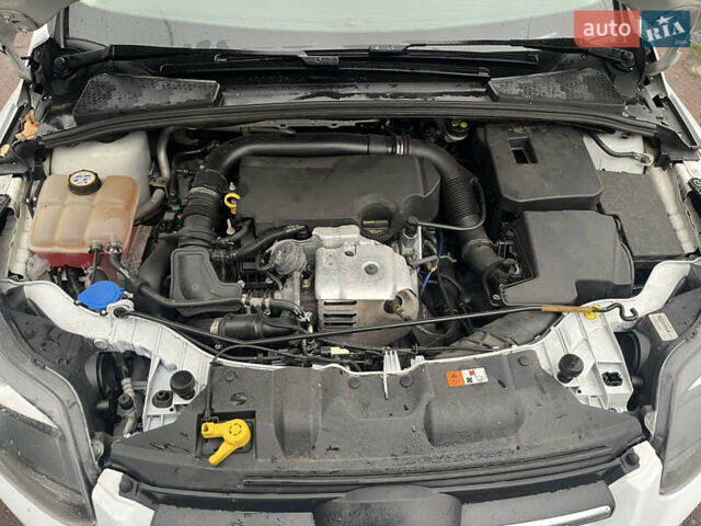 Форд Фокус 2013 в Сумах на Automoto.ua Белый Форд Фокус, объемом двигателя 1 л и пробегом 215 тыс. км за 6500 $, фото 9 на Automoto.ua