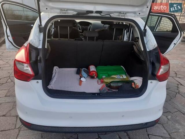 Белый Форд Фокус, объемом двигателя 1 л и пробегом 119 тыс. км за 7500 $, фото 4 на Automoto.ua