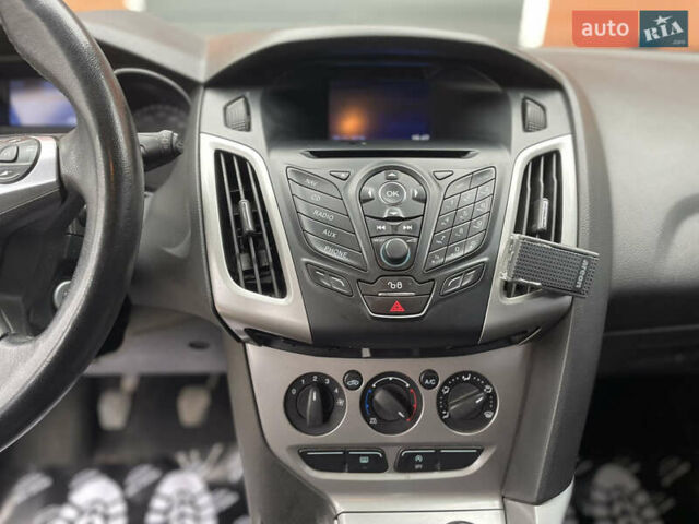 Белый Форд Фокус, объемом двигателя 1.56 л и пробегом 260 тыс. км за 7399 $, фото 9 на Automoto.ua