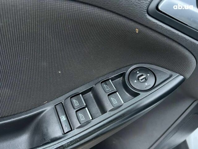 Форд Фокус 2013 в Львове на Automoto.ua Белый Форд Фокус, объемом двигателя 1 л и пробегом 290 тыс. км за 5490 $, фото 15 на Automoto.ua