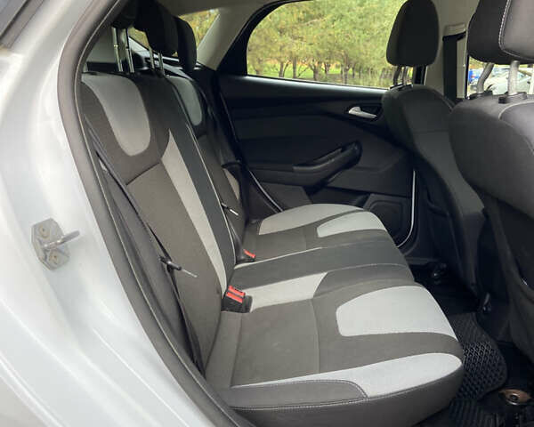 Білий Форд Фокус, об'ємом двигуна 1 л та пробігом 244 тис. км за 5650 $, фото 15 на Automoto.ua