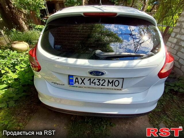 Белый Форд Фокус, объемом двигателя 1.6 л и пробегом 126 тыс. км за 8100 $, фото 1 на Automoto.ua