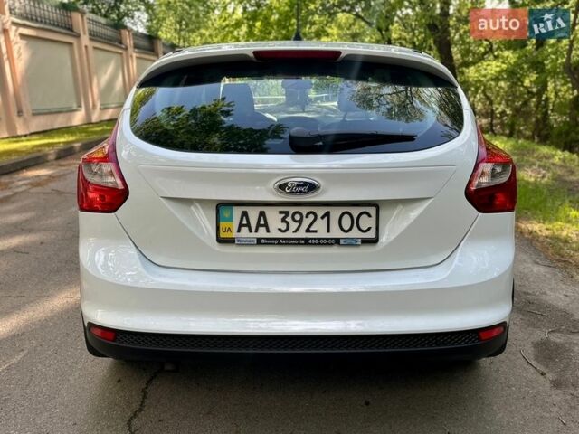 Белый Форд Фокус, объемом двигателя 1 л и пробегом 196 тыс. км за 6000 $, фото 7 на Automoto.ua