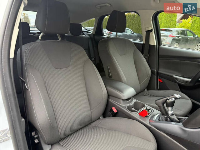 Белый Форд Фокус, объемом двигателя 1.6 л и пробегом 227 тыс. км за 8900 $, фото 28 на Automoto.ua