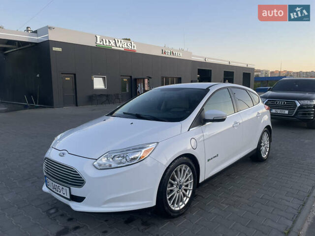 Белый Форд Фокус, объемом двигателя 0 л и пробегом 137 тыс. км за 6000 $, фото 7 на Automoto.ua