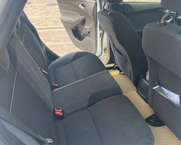 Белый Форд Фокус, объемом двигателя 1 л и пробегом 147 тыс. км за 6500 $, фото 10 на Automoto.ua