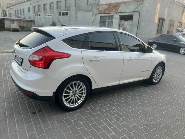 Белый Форд Фокус, объемом двигателя 0 л и пробегом 140 тыс. км за 6500 $, фото 5 на Automoto.ua