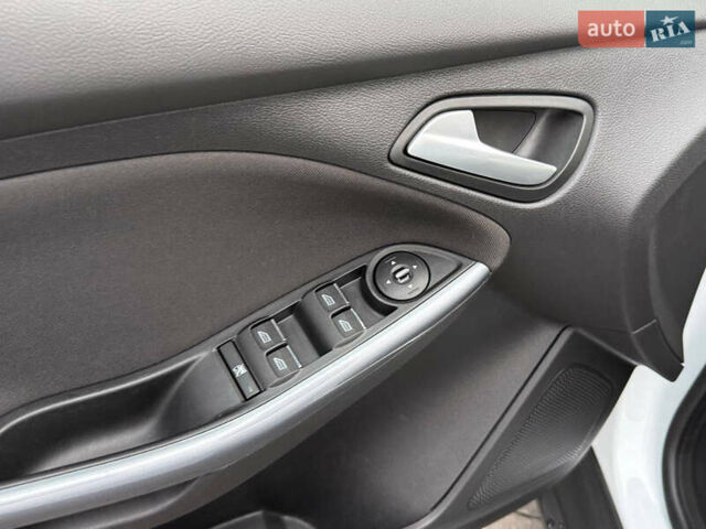 Белый Форд Фокус, объемом двигателя 1.6 л и пробегом 227 тыс. км за 8900 $, фото 41 на Automoto.ua