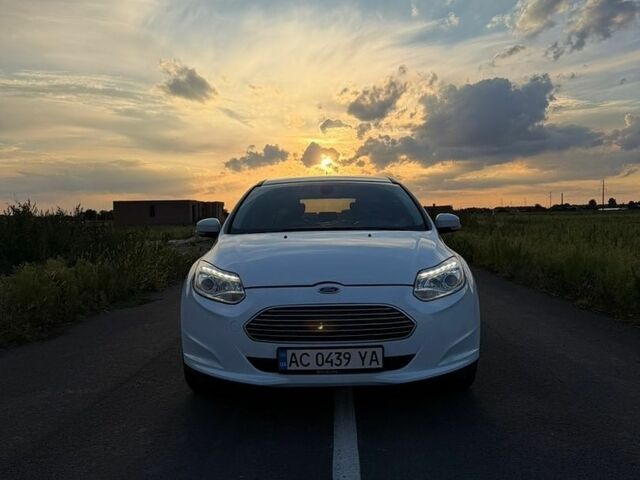 Білий Форд Фокус, об'ємом двигуна 0 л та пробігом 135 тис. км за 6500 $, фото 3 на Automoto.ua