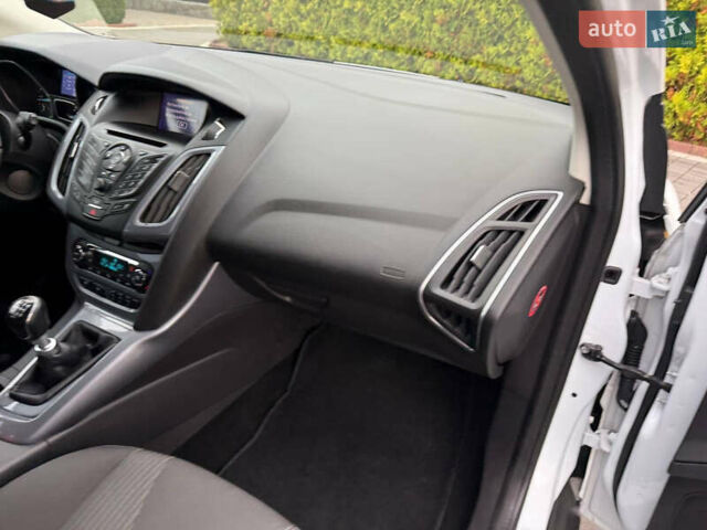 Білий Форд Фокус, об'ємом двигуна 1.6 л та пробігом 227 тис. км за 8600 $, фото 31 на Automoto.ua