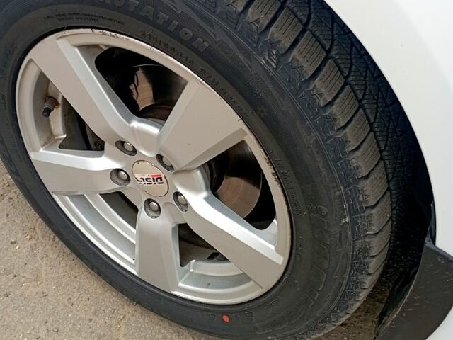 Белый Форд Фокус, объемом двигателя 10 л и пробегом 138 тыс. км за 7500 $, фото 5 на Automoto.ua