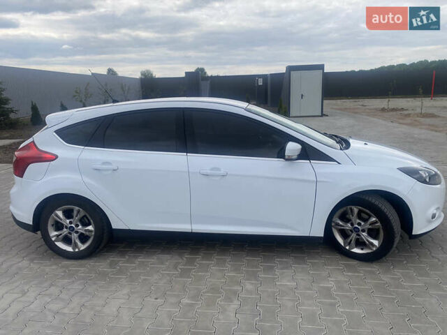 Форд Фокус 2013 в Киеве на Automoto.ua Белый Форд Фокус, объемом двигателя 1 л и пробегом 200 тыс. км за 4990 $, фото 1 на Automoto.ua