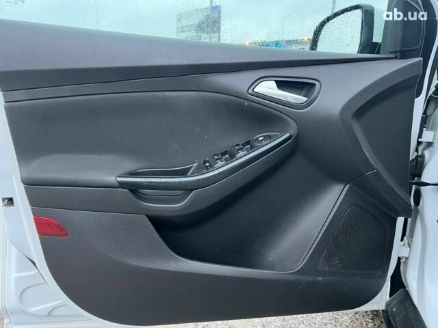 Форд Фокус 2013 в Львове на Automoto.ua Белый Форд Фокус, объемом двигателя 1 л и пробегом 290 тыс. км за 5490 $, фото 14 на Automoto.ua