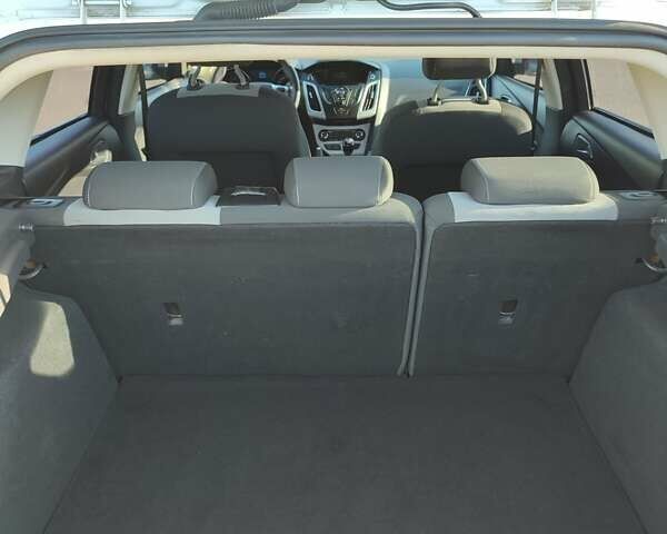 Белый Форд Фокус, объемом двигателя 1 л и пробегом 166 тыс. км за 6300 $, фото 13 на Automoto.ua