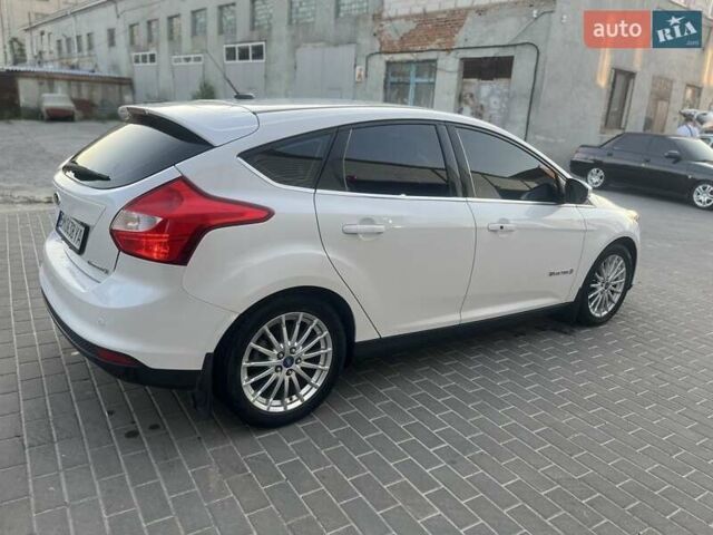 Белый Форд Фокус, объемом двигателя 0 л и пробегом 140 тыс. км за 7000 $, фото 4 на Automoto.ua