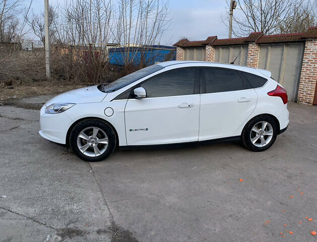 Білий Форд Фокус, об'ємом двигуна 0 л та пробігом 158 тис. км за 6900 $, фото 2 на Automoto.ua