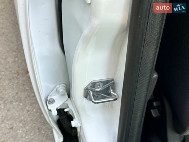 Білий Форд Фокус, об'ємом двигуна 1 л та пробігом 196 тис. км за 6100 $, фото 22 на Automoto.ua