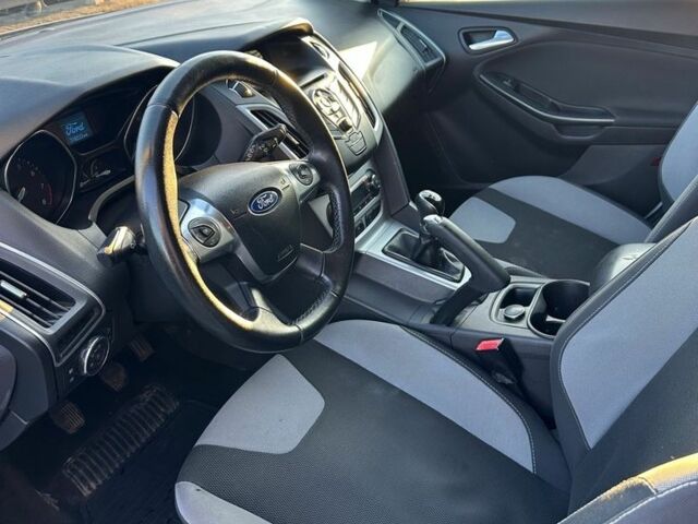 Белый Форд Фокус, объемом двигателя 1 л и пробегом 290 тыс. км за 4999 $, фото 2 на Automoto.ua