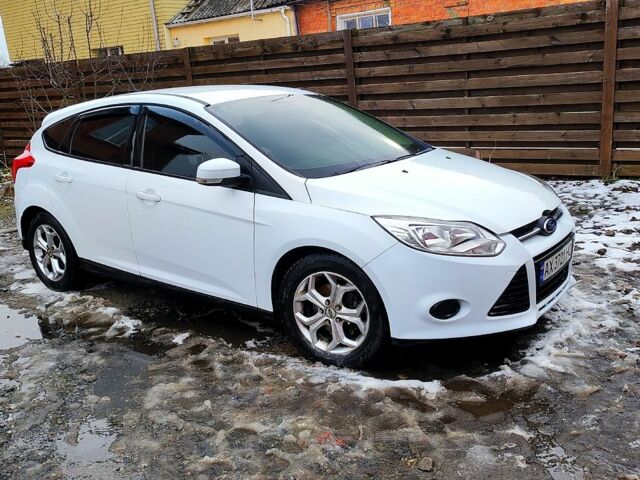 Білий Форд Фокус, об'ємом двигуна 1 л та пробігом 215 тис. км за 6000 $, фото 1 на Automoto.ua