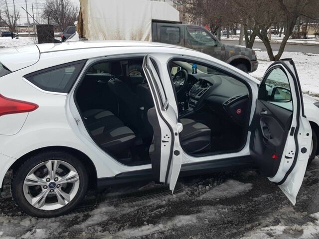 Білий Форд Фокус, об'ємом двигуна 1 л та пробігом 120 тис. км за 6500 $, фото 15 на Automoto.ua