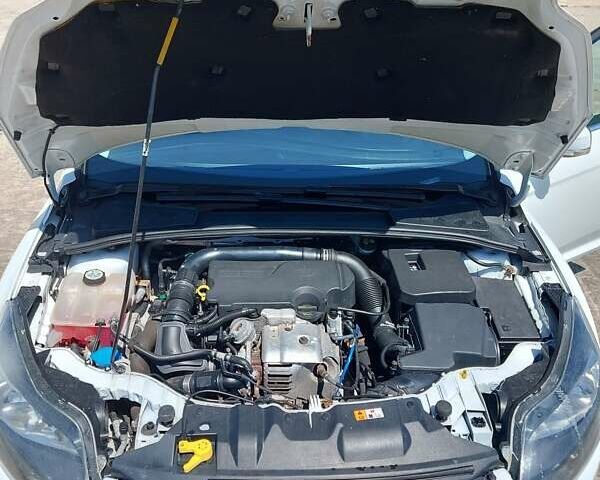 Белый Форд Фокус, объемом двигателя 1 л и пробегом 85 тыс. км за 6300 $, фото 20 на Automoto.ua