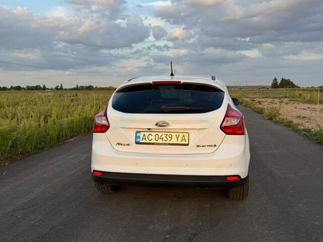Білий Форд Фокус, об'ємом двигуна 0 л та пробігом 135 тис. км за 6500 $, фото 9 на Automoto.ua