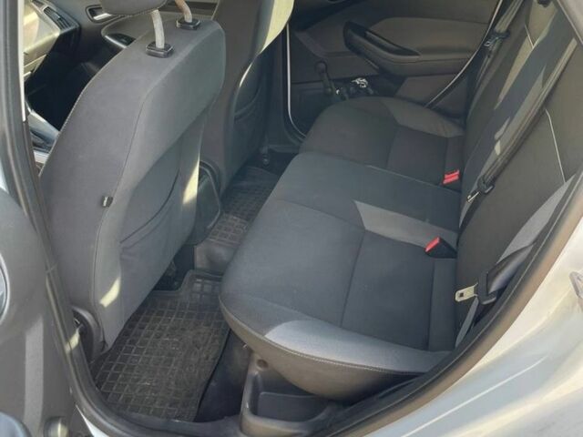 Белый Форд Фокус, объемом двигателя 1 л и пробегом 118 тыс. км за 5500 $, фото 7 на Automoto.ua