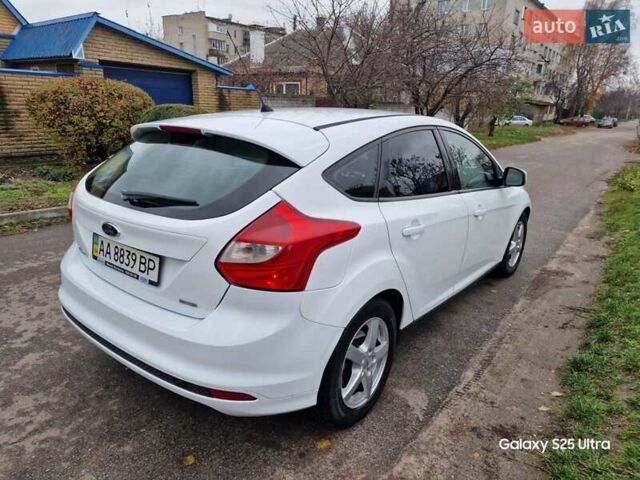 Белый Форд Фокус, объемом двигателя 1 л и пробегом 149 тыс. км за 5600 $, фото 4 на Automoto.ua