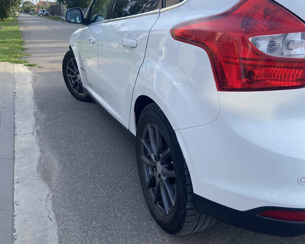 Белый Форд Фокус, объемом двигателя 0 л и пробегом 115 тыс. км за 5400 $, фото 12 на Automoto.ua