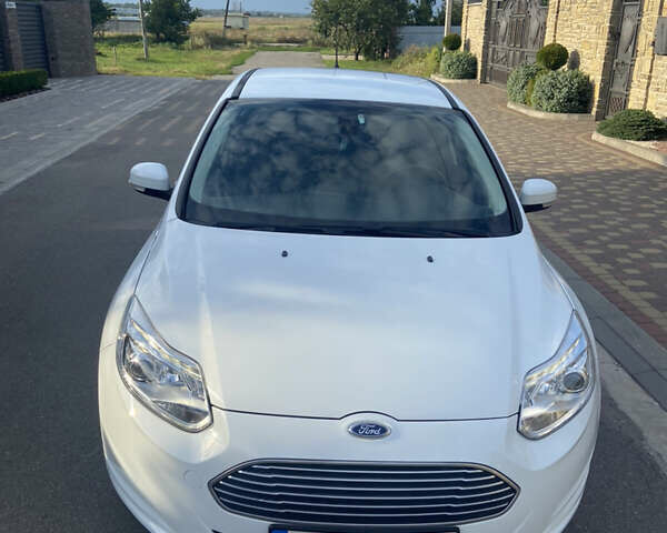 Белый Форд Фокус, объемом двигателя 0 л и пробегом 115 тыс. км за 5400 $, фото 6 на Automoto.ua