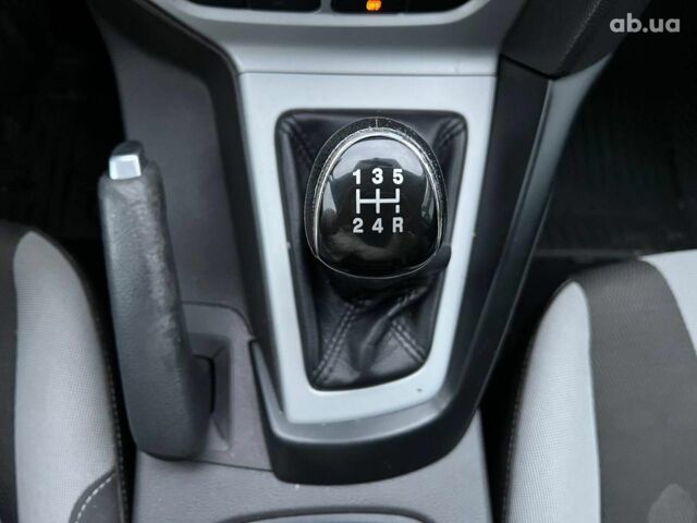 Форд Фокус 2013 в Львове на Automoto.ua Белый Форд Фокус, объемом двигателя 1 л и пробегом 290 тыс. км за 5490 $, фото 29 на Automoto.ua