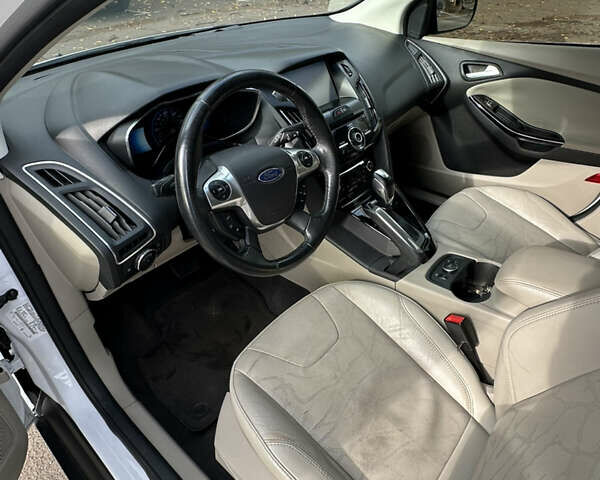 Белый Форд Фокус, объемом двигателя 0 л и пробегом 100 тыс. км за 8500 $, фото 25 на Automoto.ua