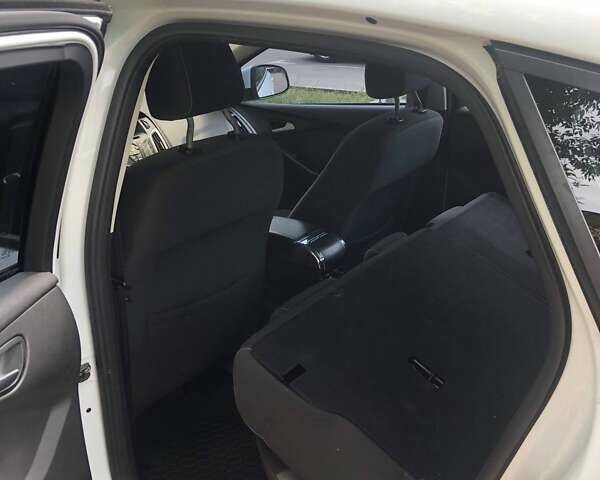 Белый Форд Фокус, объемом двигателя 1 л и пробегом 140 тыс. км за 6000 $, фото 17 на Automoto.ua