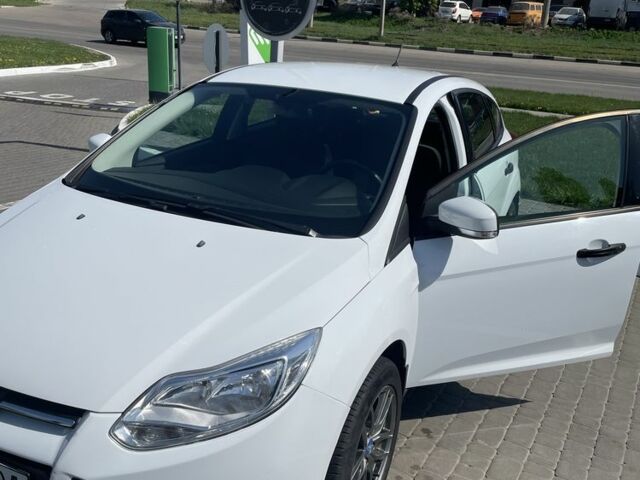 Форд Фокус 2013 в Харькове на Automoto.ua Белый Форд Фокус, объемом двигателя 1.6 л и пробегом 122 тыс. км за 7300 $, фото 2 на Automoto.ua