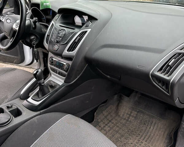 Белый Форд Фокус, объемом двигателя 1 л и пробегом 58 тыс. км за 7300 $, фото 3 на Automoto.ua