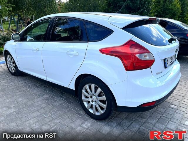Форд Фокус 2013 в Киеве на Automoto.ua Белый Форд Фокус, объемом двигателя 1 л и пробегом 184 тыс. км за 6299 $, фото 2 на Automoto.ua